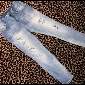 NWOT Women’s size 9 YMI Distressed Skinny Jeans